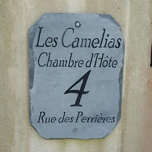 Les Camelias Bed & Breakfast
