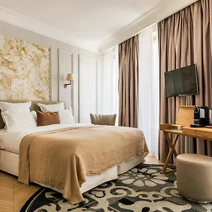 Trinité Haussmann 4*, París Francia